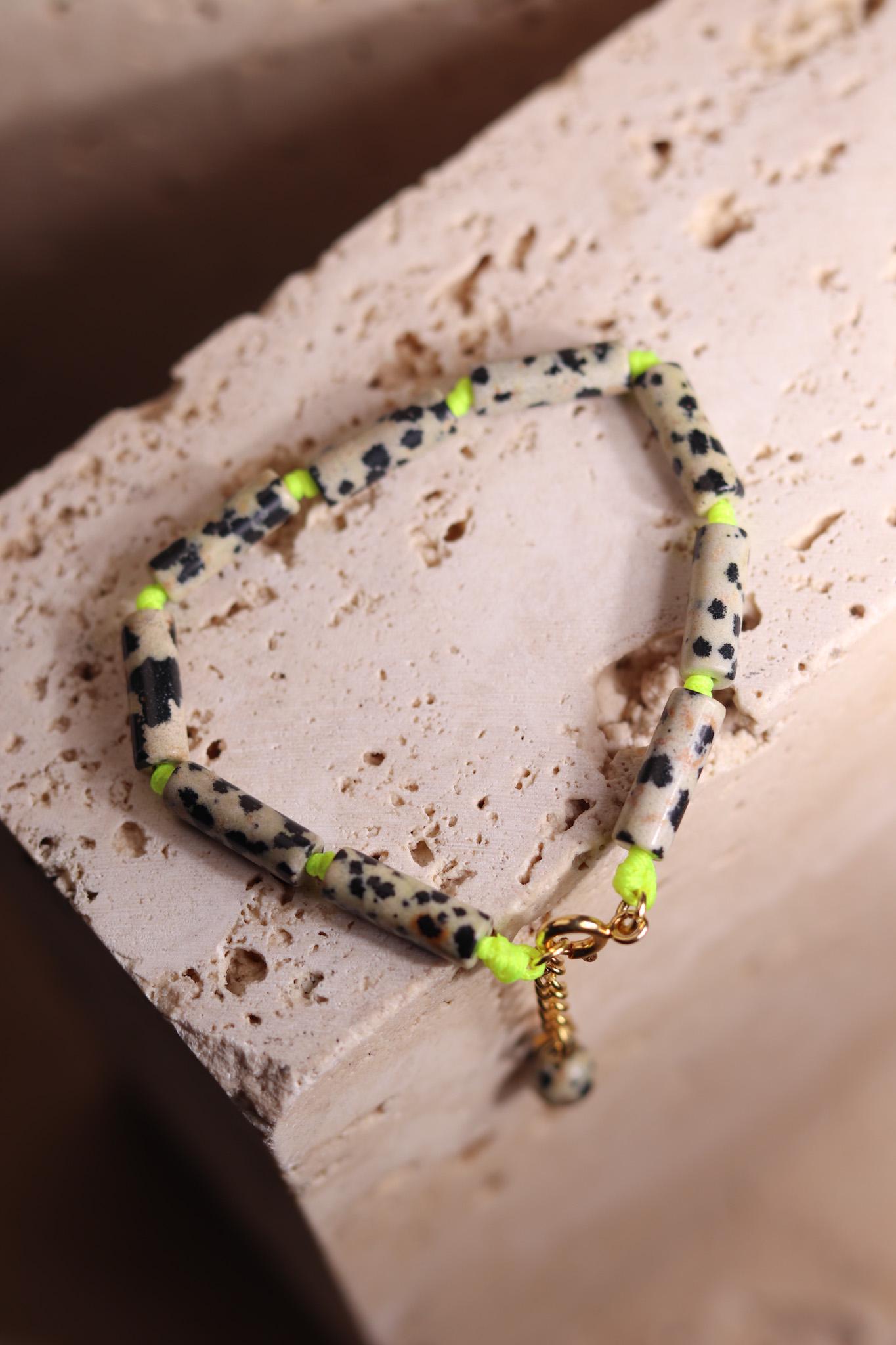 GoodLoverz Neon Dalmatinisches Jaspis Perlenarmband