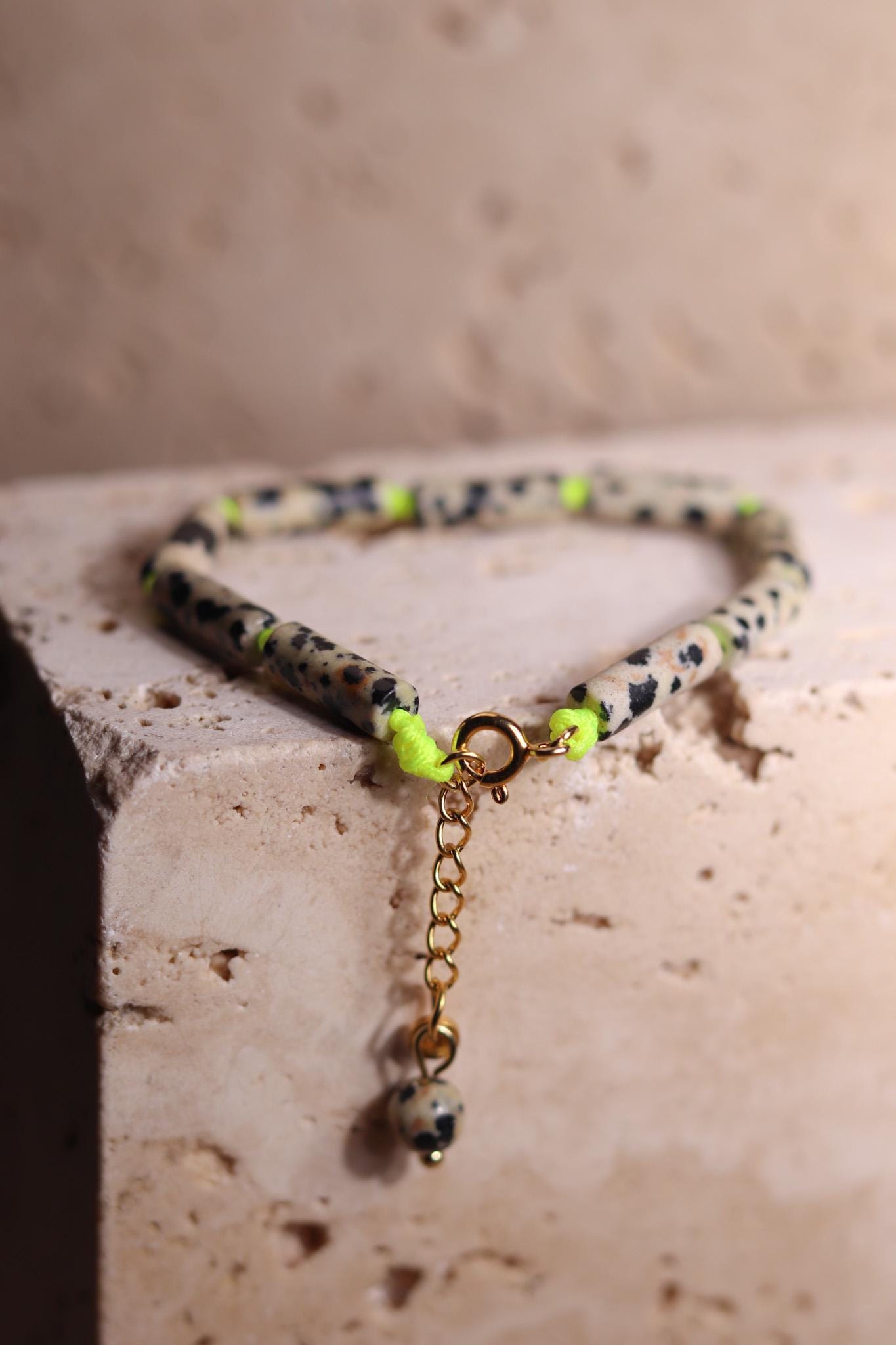GoodLoverz Neon Dalmatinisches Jaspis Perlenarmband