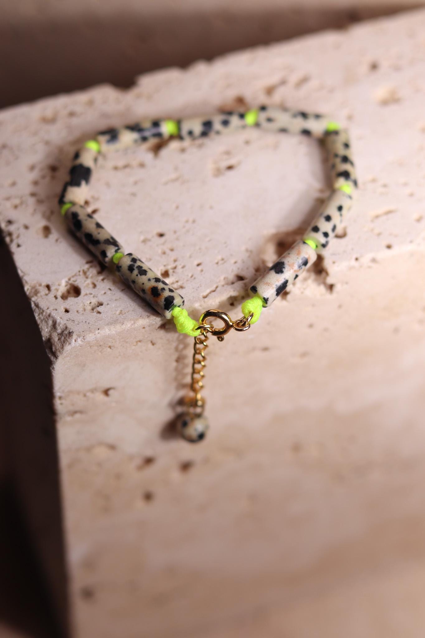 GoodLoverz Neon Dalmatinisches Jaspis Perlenarmband